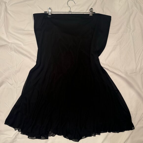 Y2K dream girl energy. Black layered mesh skirt with a flowy ruffle hem and flir - Picture 1 of 4